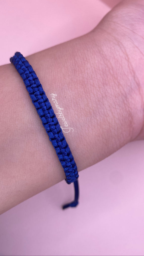 Plain thread bracelet